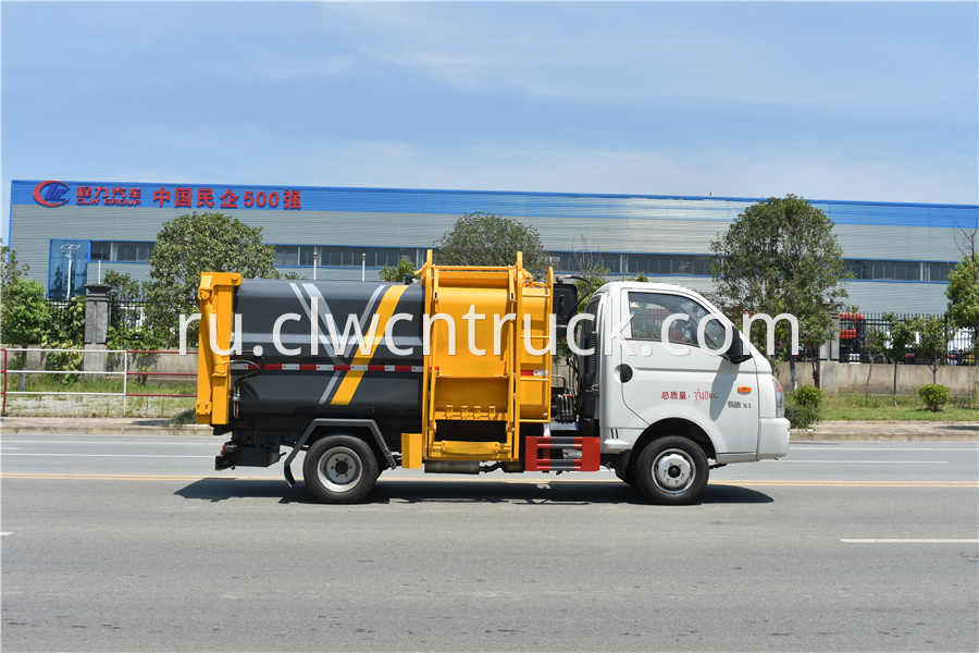 food waste hauling truck picture